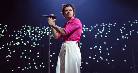 Harry Styles Love On Tour Konzert: Eine Symphonie aus Musik, Glitzer und unvergesslichen Erinnerungen!