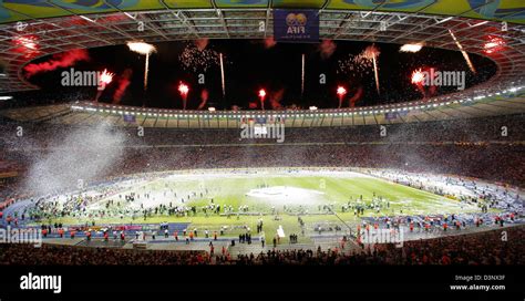 Shakira Live im Olympiastadion Berlin: Ein Feuerwerk kolumbianischer Musik und Emotionen!