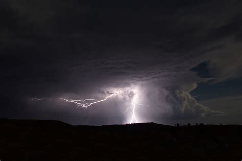 今日の天気 石岡 雲が踊るように空を駆け抜ける